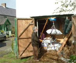 Fertiliser winch